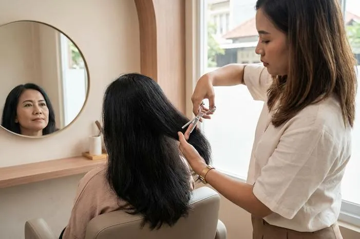 Praktis! Cara Menipiskan Rambut Tebal Anti-Mengembang