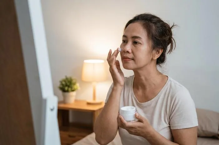 Krim Malam untuk Kulit Kering: Rahasia Lembap Total.