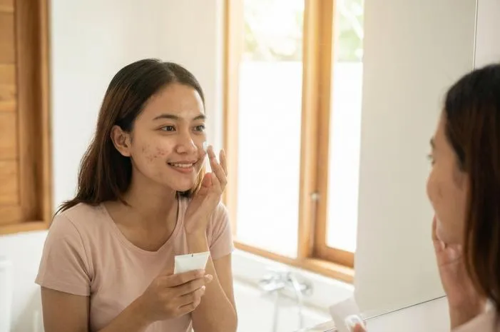 Sunscreen untuk Bekas Jerawat: Noda Pudar, Wajah Glowing