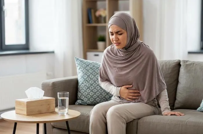 Kenapa Muntah Pahit? Gini Lho Alasannya!