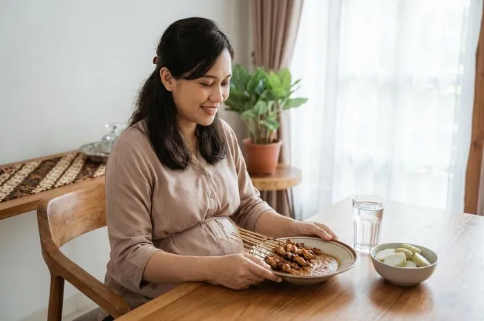 Bumil Boleh Makan Sate Ayam? Intip Tips Aman di Sini!