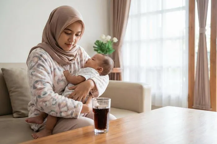 Ibu Menyusui Minum Soda? Ketahui Batas Amannya