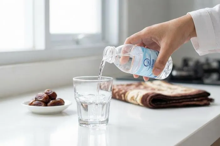 Zamzam Water: Sejuta Khasiat dari Tanah Suci Mekkah