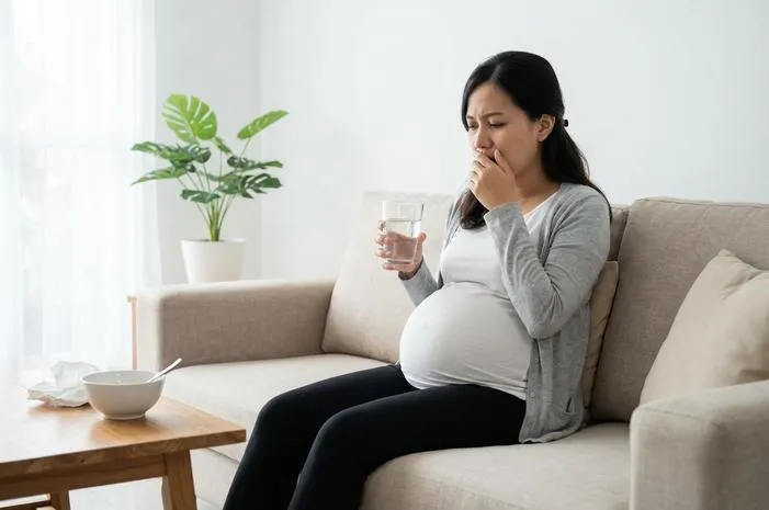 Muntah Cairan Kuning Pahit Saat Hamil, Jangan Panik!