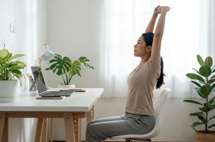 Mudah! Cara Memperbaiki Postur Tubuh Anti Bungkuk