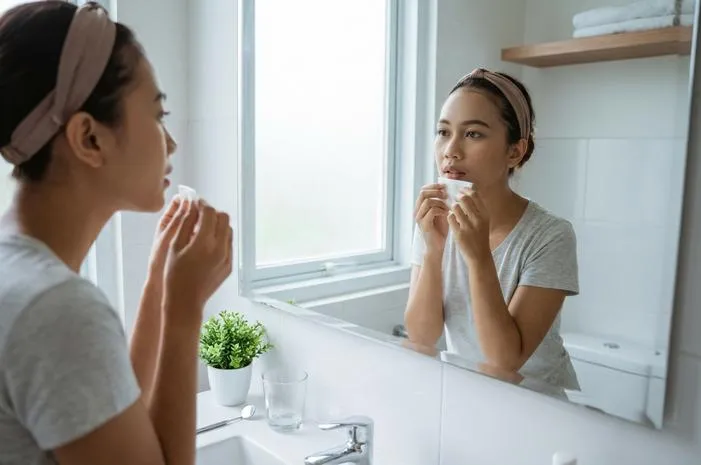 Cara Mencabut Gigi Sendiri: Kapan & Bagaimana Aman?