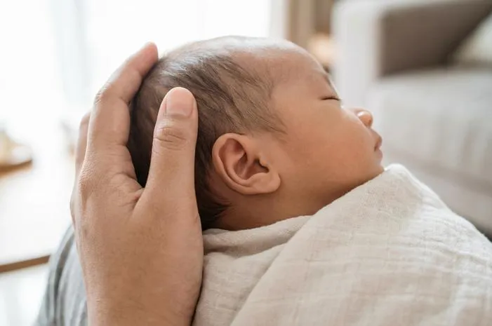 Cek Bentuk Telinga Bayi Normal: Kapan Harus Khawatir?