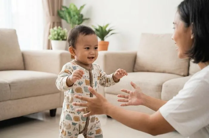 Bayi 12 Bulan Bisa Apa? Si Kecil Sudah Pintar Ini!
