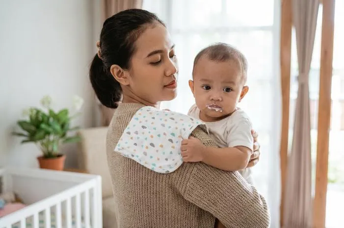 Penyebab Bayi Sering Muntah: Normal atau Perlu Waspada?
