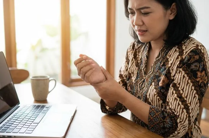 Sakit Pergelangan Tangan Sebelah Kiri: Atasi Segera!