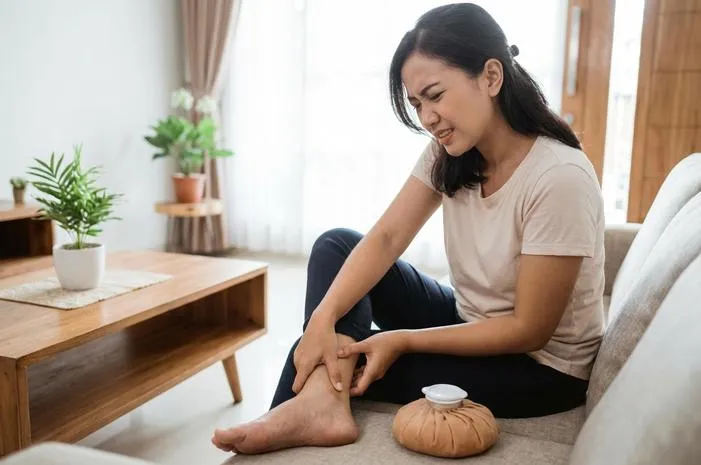Pergelangan Kaki Sakit Saat Ditekuk: Waspadai Keseleo!