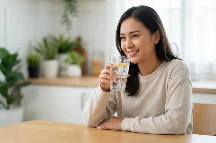 Apakah Minum Air Es Bikin Gemuk? Simak Fakta Medis Ini