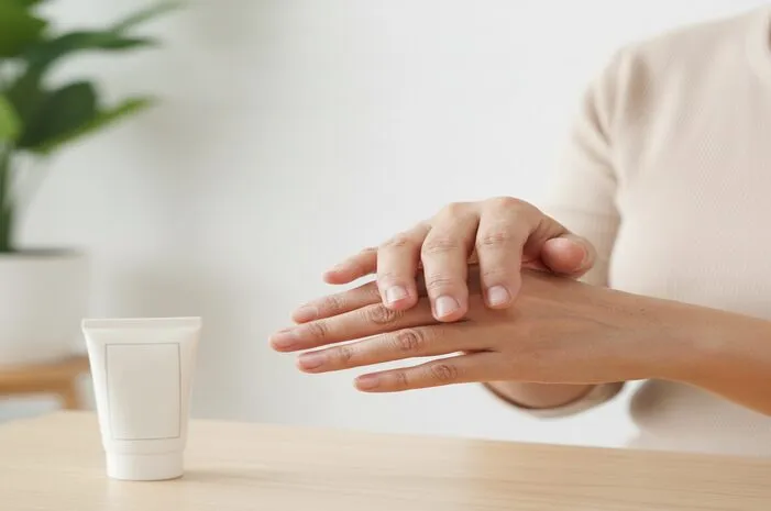 Sering Cuci Tangan? Ini Penyebab Kulit Tangan Kering
