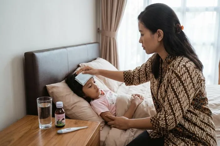 Anak Panas Gak Turun Turun? Pertolongan Pertama Demam