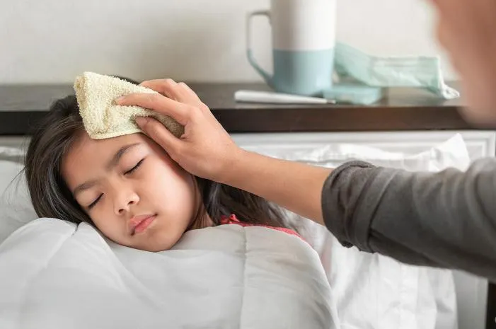 Cara Mudah Menurunkan Demam Anak Secara Alami di Rumah